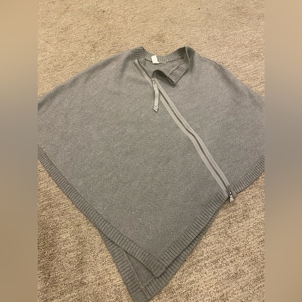Lululemon Heather gray one size on the go poncho sweater unworn!